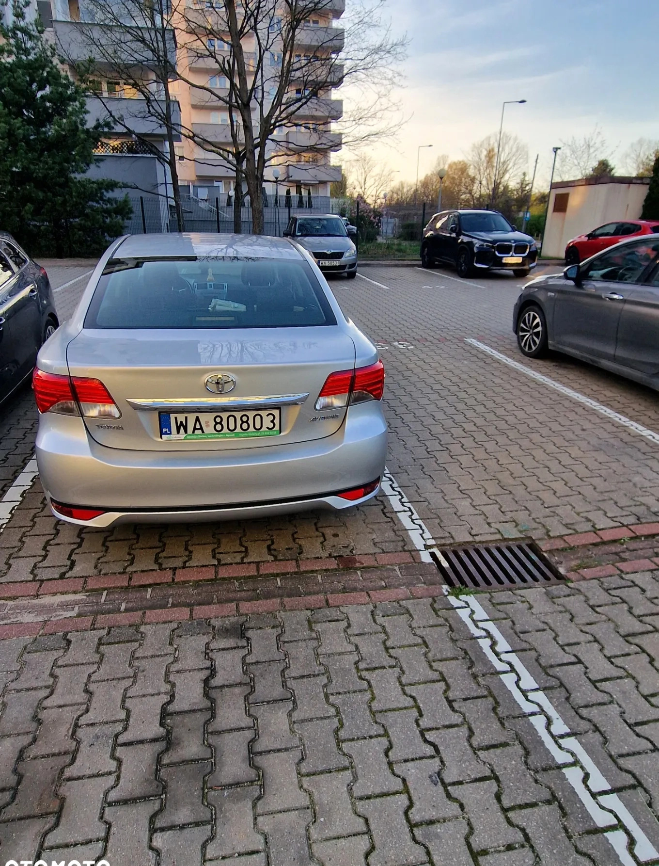Toyota Avensis cena 42000 przebieg: 164600, rok produkcji 2013 z Warszawa małe 254